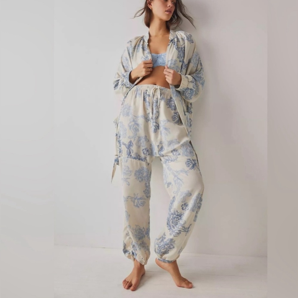 NWOT FREE PEOPLE Intimately Sinkin Robe and Harem Set